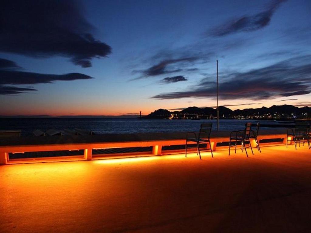 Cannes Front Beach Pools Apartment Exteriör bild