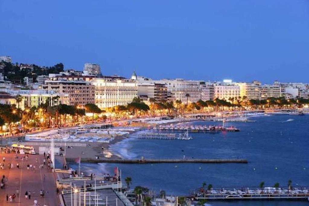 Cannes Front Beach Pools Apartment Exteriör bild